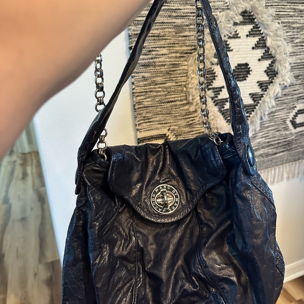 Marc Jacobs Navy Patent Leather Turnlock Chain Bag - Picture 2 of 3